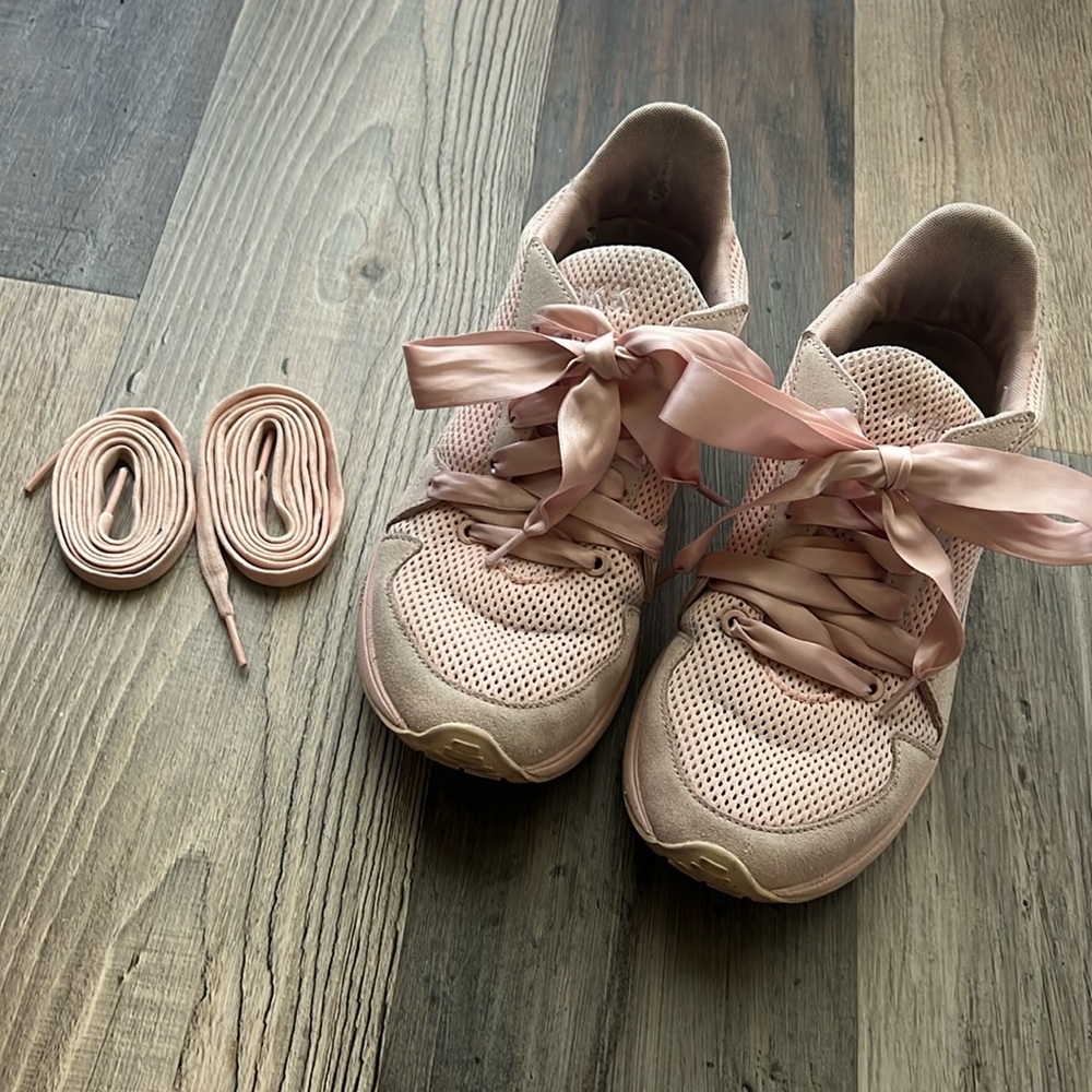 ARKK COPENHAGEN Serinin Mesh S-E15 Sneakers MSRP $132 USD COLOR Pale Blush Sz: 7